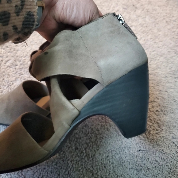 Eileen Fisher Women's Tan Suede Heels Size 9 - Picture 6 of 14